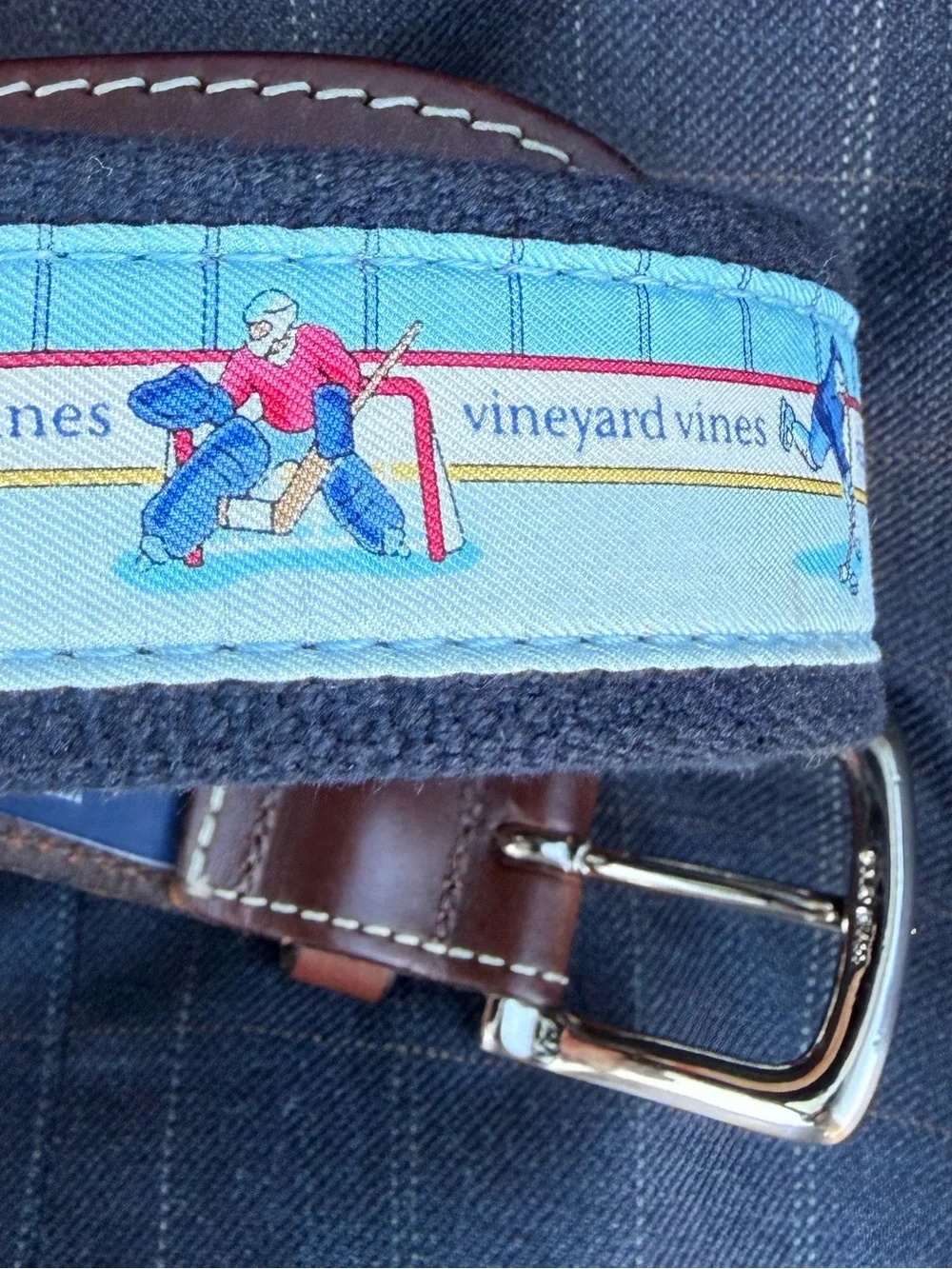 Vineyard Vines M canvas club belt Hockey Rink Scene motif printed panels leather